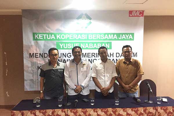 KUR atau pembiayaan yang diberikan oleh Pemerintah melalui perbankan kepada usaha mikro, kecil, dan menengah (UMKM)