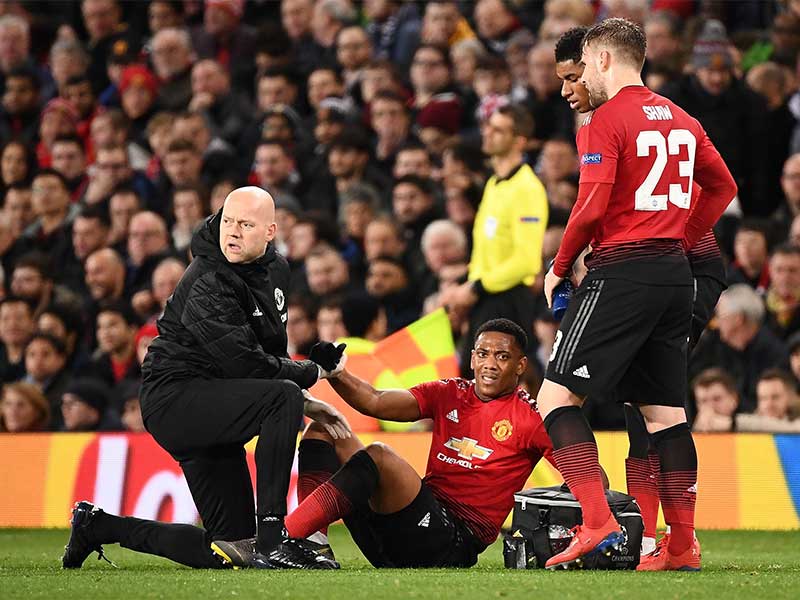 Cedera Lutut, Martial Absen Bela Prancis