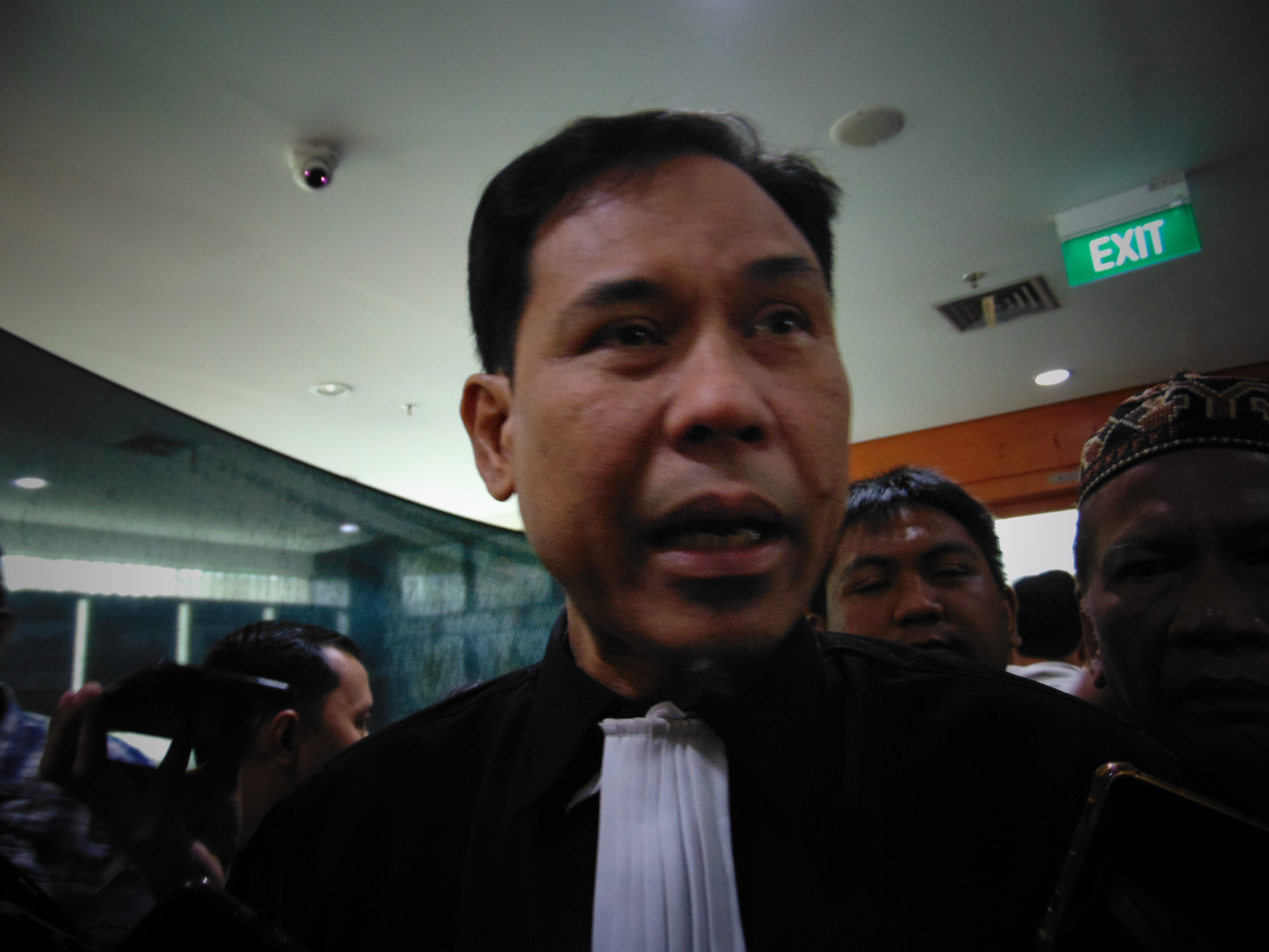 Kuasa hukum Bahar bin Smith, Munarman, usai menghadiri Siidang Eksepsi di PN Bandung, Rabu (6/3).