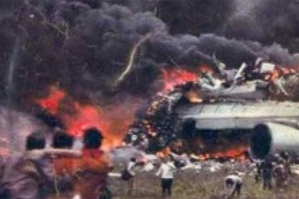 Kecelakaan Tenerife terjadi pada pukul 17.06, 27 Maret 1977 waktu setempat.  dua Boeing 747 bertabrakan  di Bandara Internasional Los Rodeos