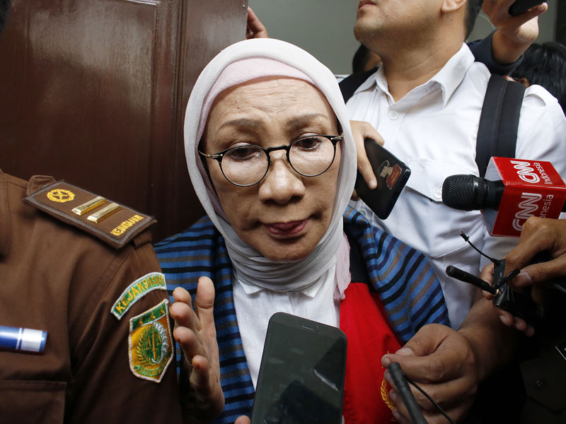 Terdakwa kasus dugaan penyebaran berita bohong atau hoaks, Ratna Sarumpaet seusai menjalani sidang lanjutan di PN Jakarta Selatan.