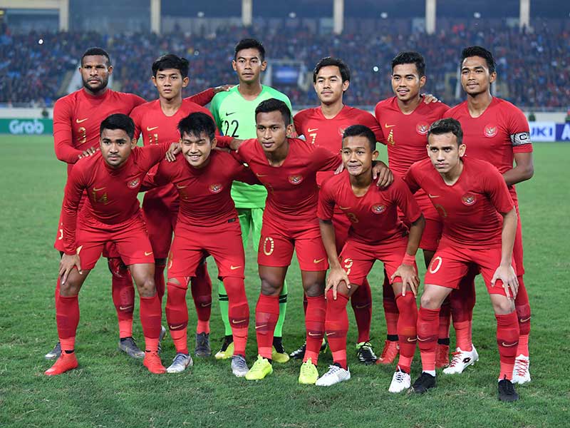 Tim nasional U-23 Indonesia berfoto bersama menjelang pertandingan Grup K kualifikasi Piala Asia U-23 AFC 2020 melawan tim nasional U-23 Vietnam, di Stadion Nasional My Dinh, Hanoi, Vietnam, Minggu (24/3/2019).