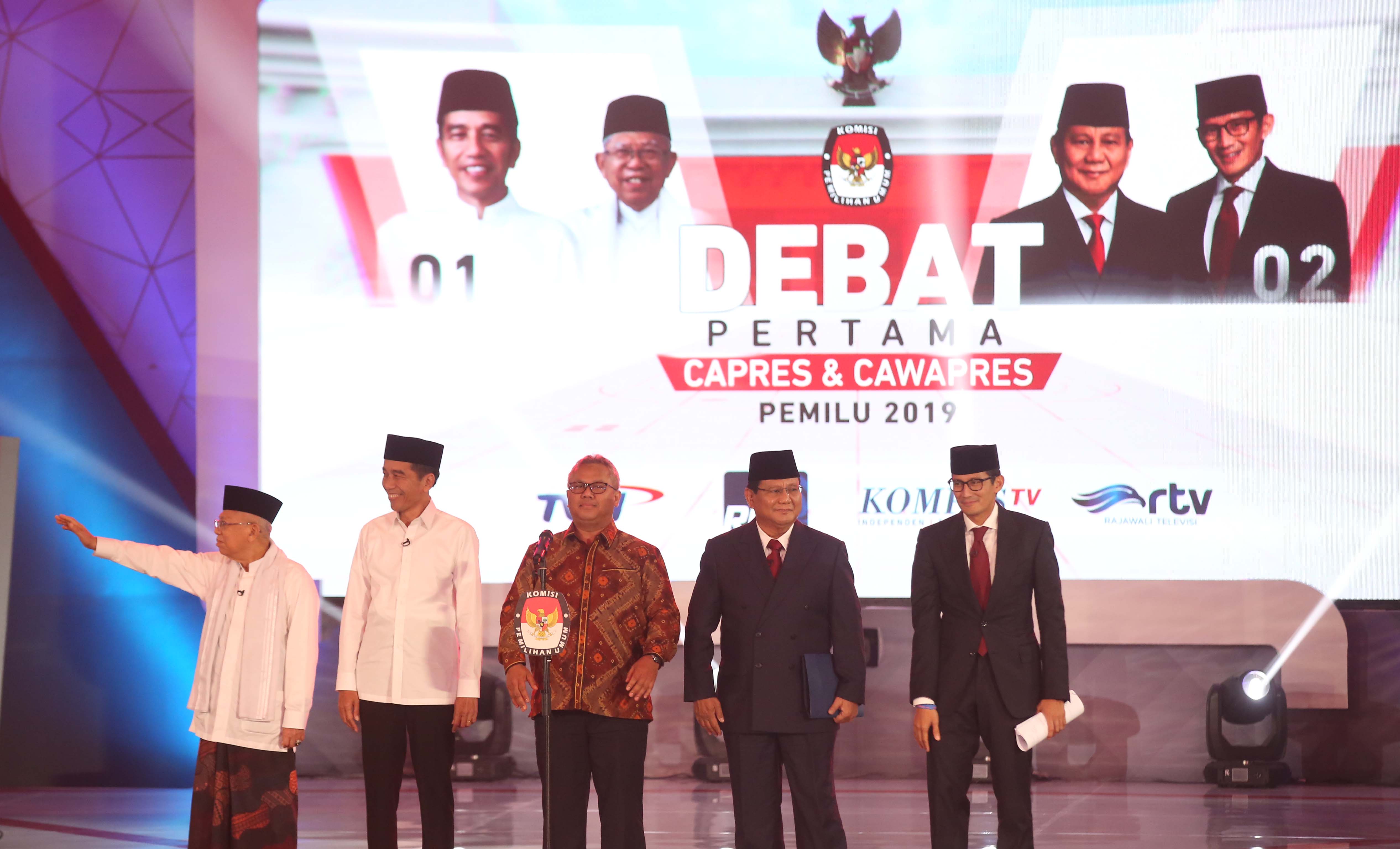 Para capres dan cawapres saat debat pertama, Januari lalu.