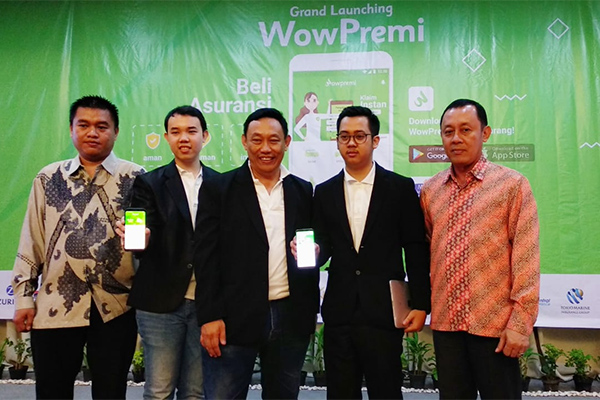 CEO PT Dritama Brokerindo, Henry Wono Wong (tengah) saat peluncuran aplikasi wowpremi