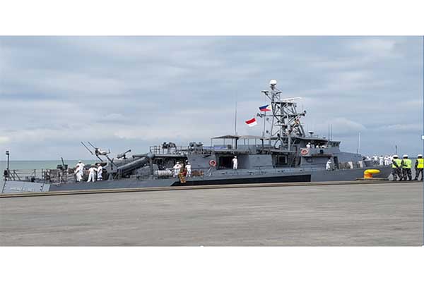 Kapal Perang Filipina Bersandar di Tarakan