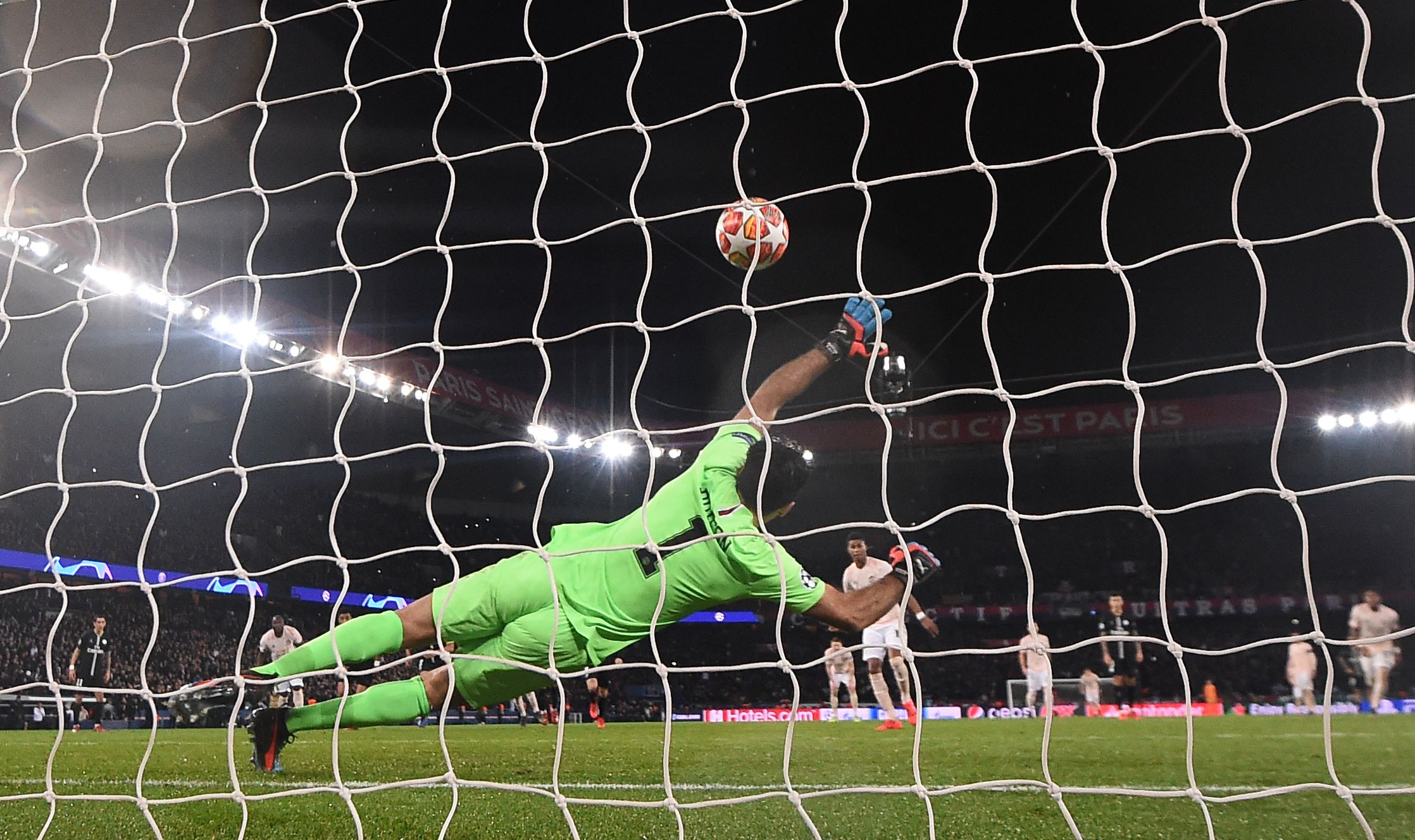 Penalti Telat Rashford Antar MU Singkirkan PSG