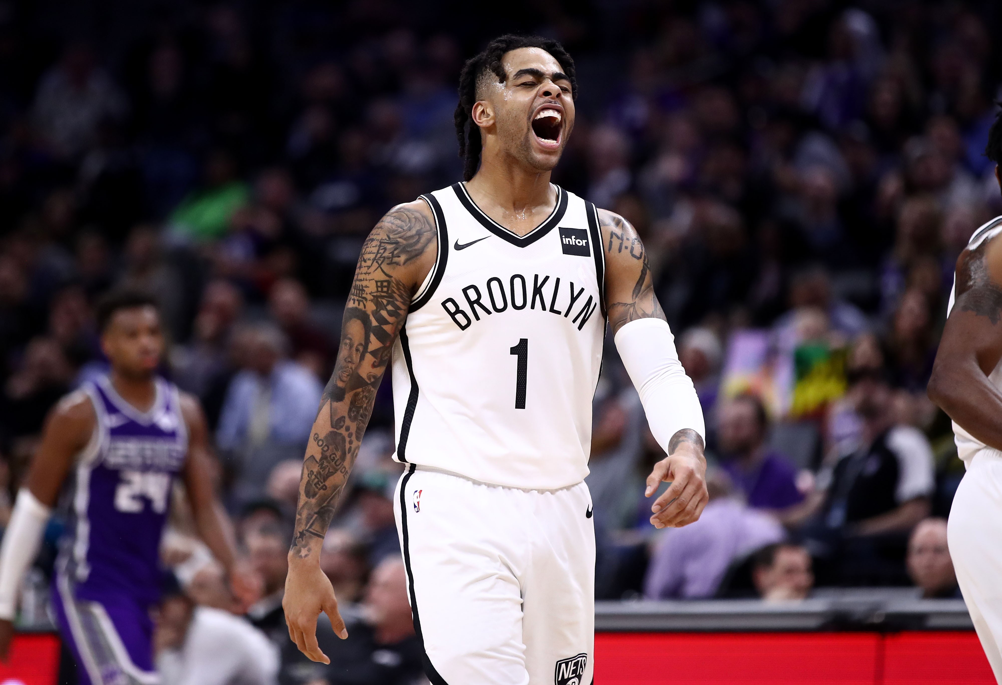 D’Angelo Russell bermain gemilang dengan mencetak 25 poin dan 10 assist. 