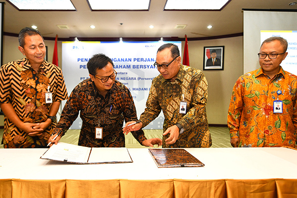 Dirut PT Bank Tabungan Negara (Persero) Tbk Maryono (kedua dari kanan).