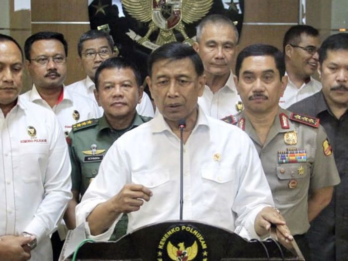  Menteri Koordinator Bidang Politik Hukum dan Keamanan (Menko Polhukam) Wiranto.