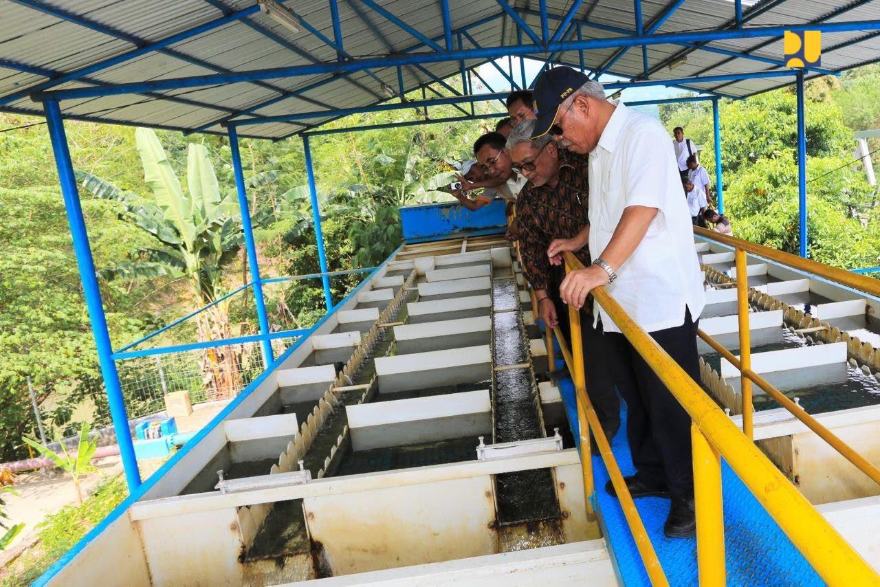 Menteri PU-Pera Basuki Hadimuljono saat meninjau SPAM.