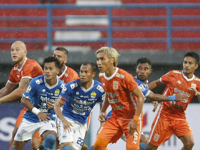 Borneo FC dan Persib ketika berhadapan pada laga pertama 8 besar Piala Indonesia 2018-19 di Stadion Segiri, Samarinda, 24 April 2019 