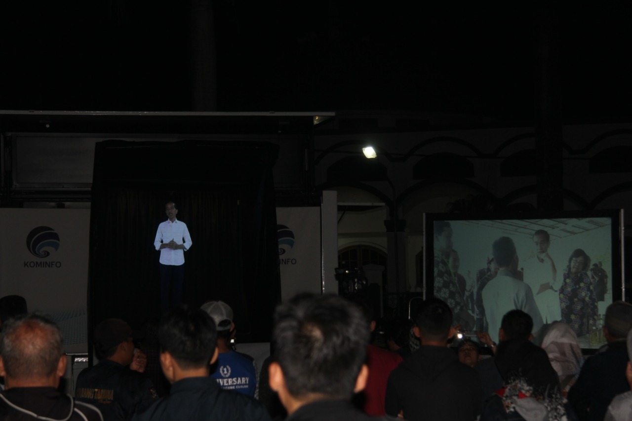 Hologram Presiden Jokowi Sapa Warga Cianjur
