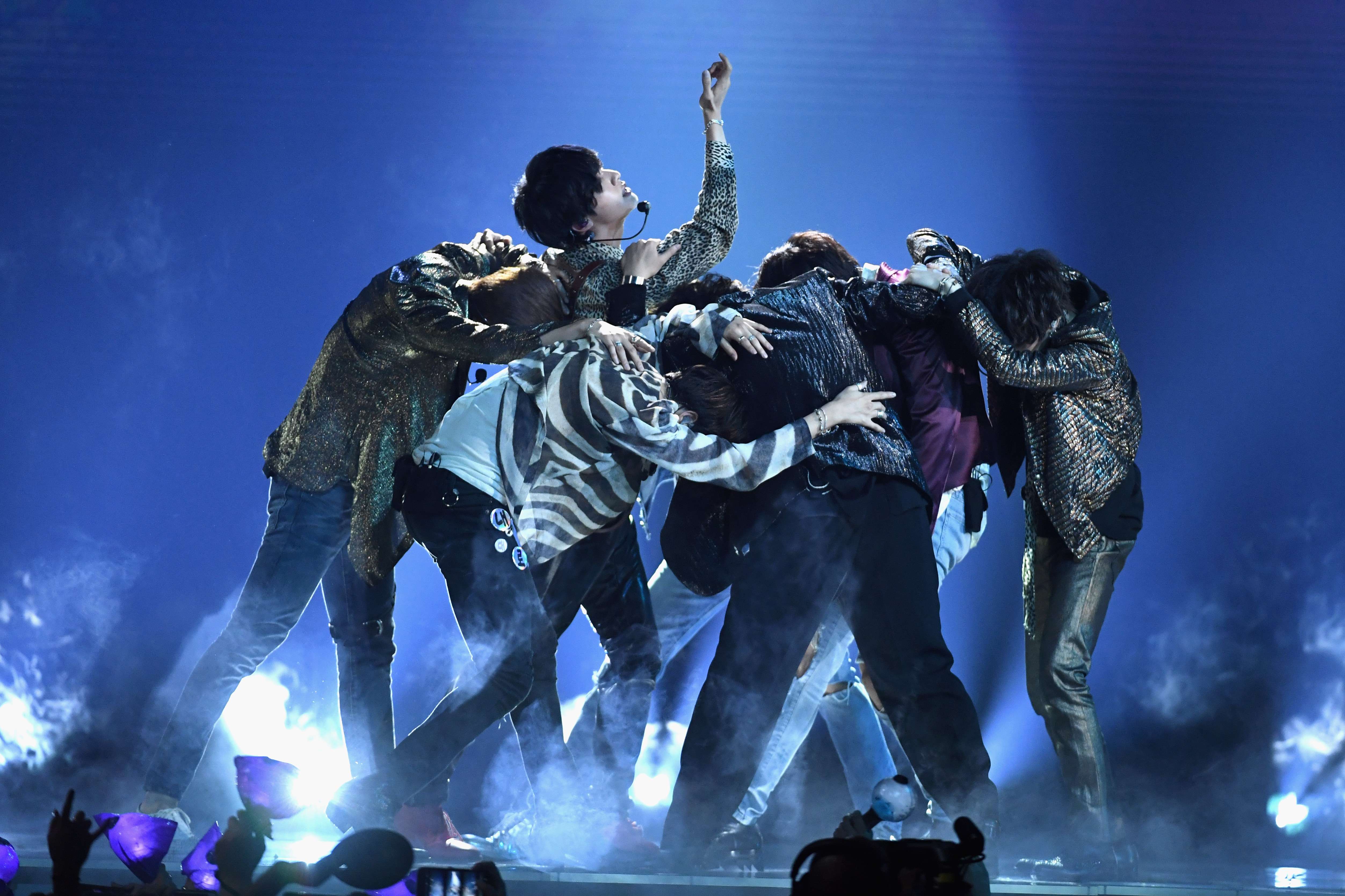 Penampilan grup musik BTS pada Billboard Music Awards 2018 di Las Vegas, Mei 2018.