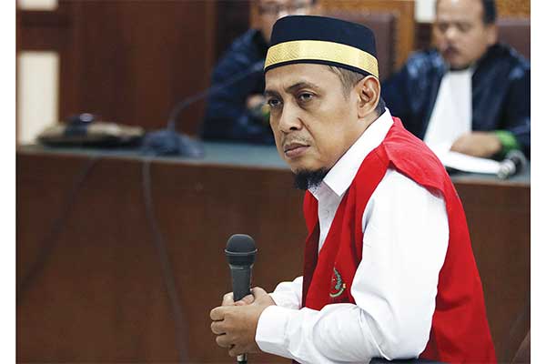 DIDAKWA MENYEBARKAN BERITA BOHONG: Terdakwa perkara berita bohong (hoaks) tujuh kontainer surat suara tercoblos, Bagus Bawana Putra, menjala