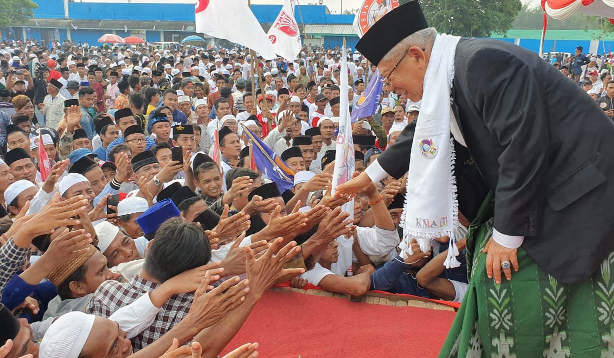 Puluhan ribu warga hadir di GOR Ahmad Yani saat kampanye yg dihadiri KH Ma'ruf Amin