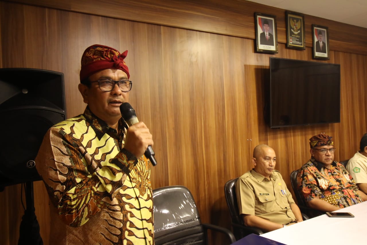 Direktur Komersial 2 PT Surveyor Indonesia Darwin Abas memberikan sambutan pada peresmian kantor cabang perseroan wilayah Bali.