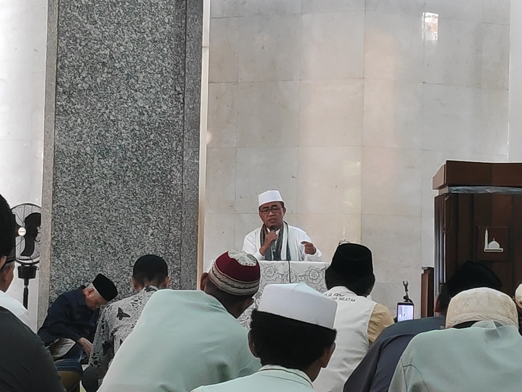 Ustaz KH Rohiman saat berdakwah di acara Tarhib Ramadan dan Subuh Berjamaah di Masjid Nursiah Daud