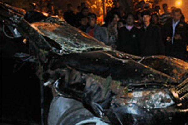 Ilustrasi tabrakan mobil