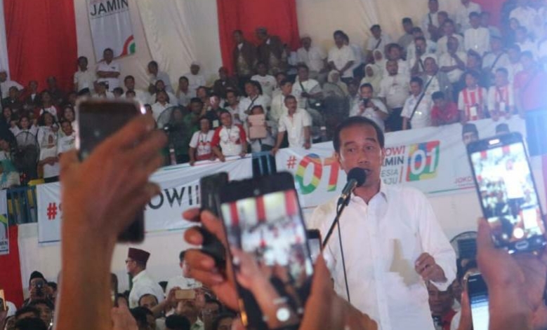 Calon presiden Joko Widodo saat berkampanye di Medan, Sumatra Utara.