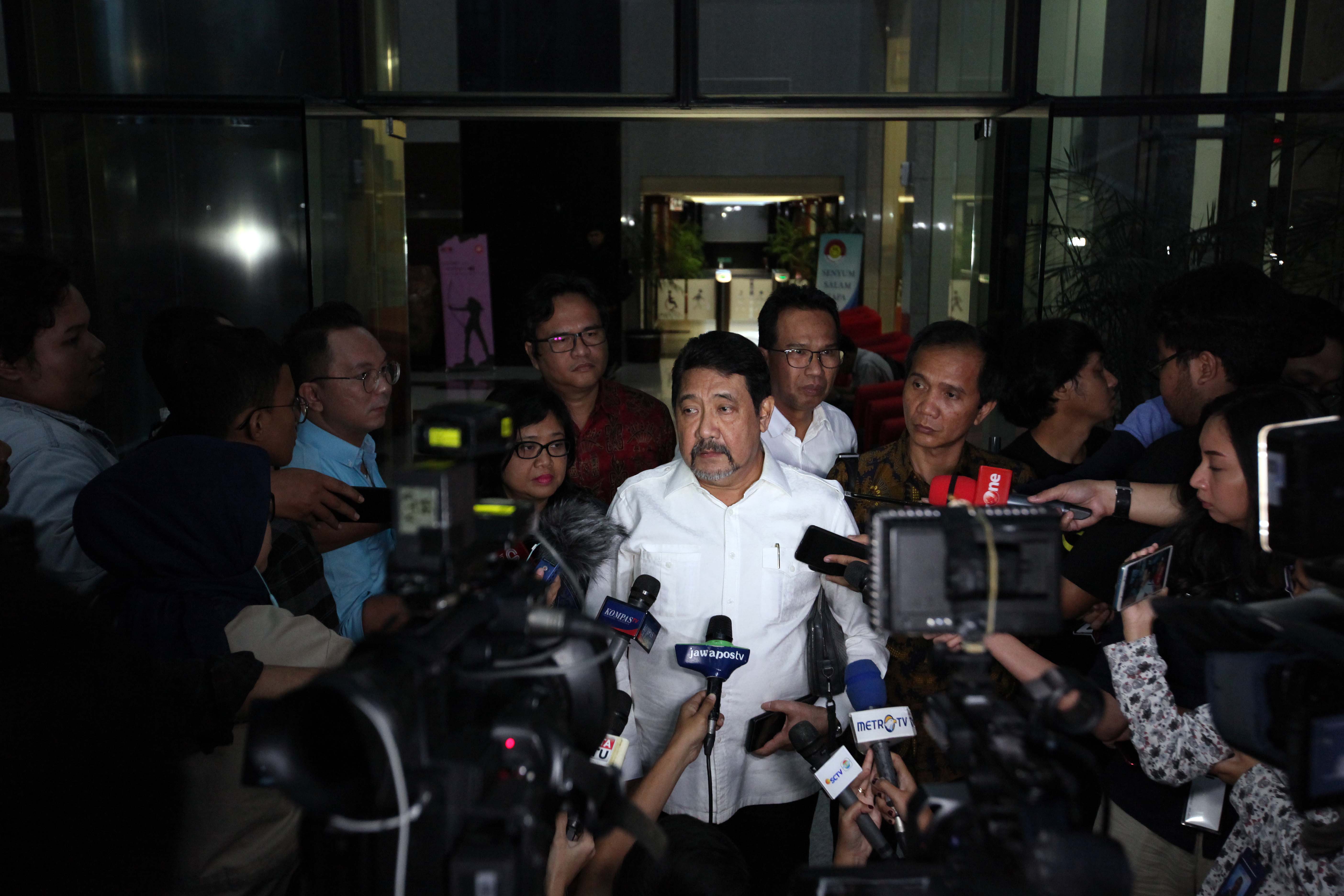 Anggota TGPF kasus penyiraman air keras penyidik KPK Novel Baswedan, Hendardi memberikan keterangan pers usai bertemu pimpinan KPK