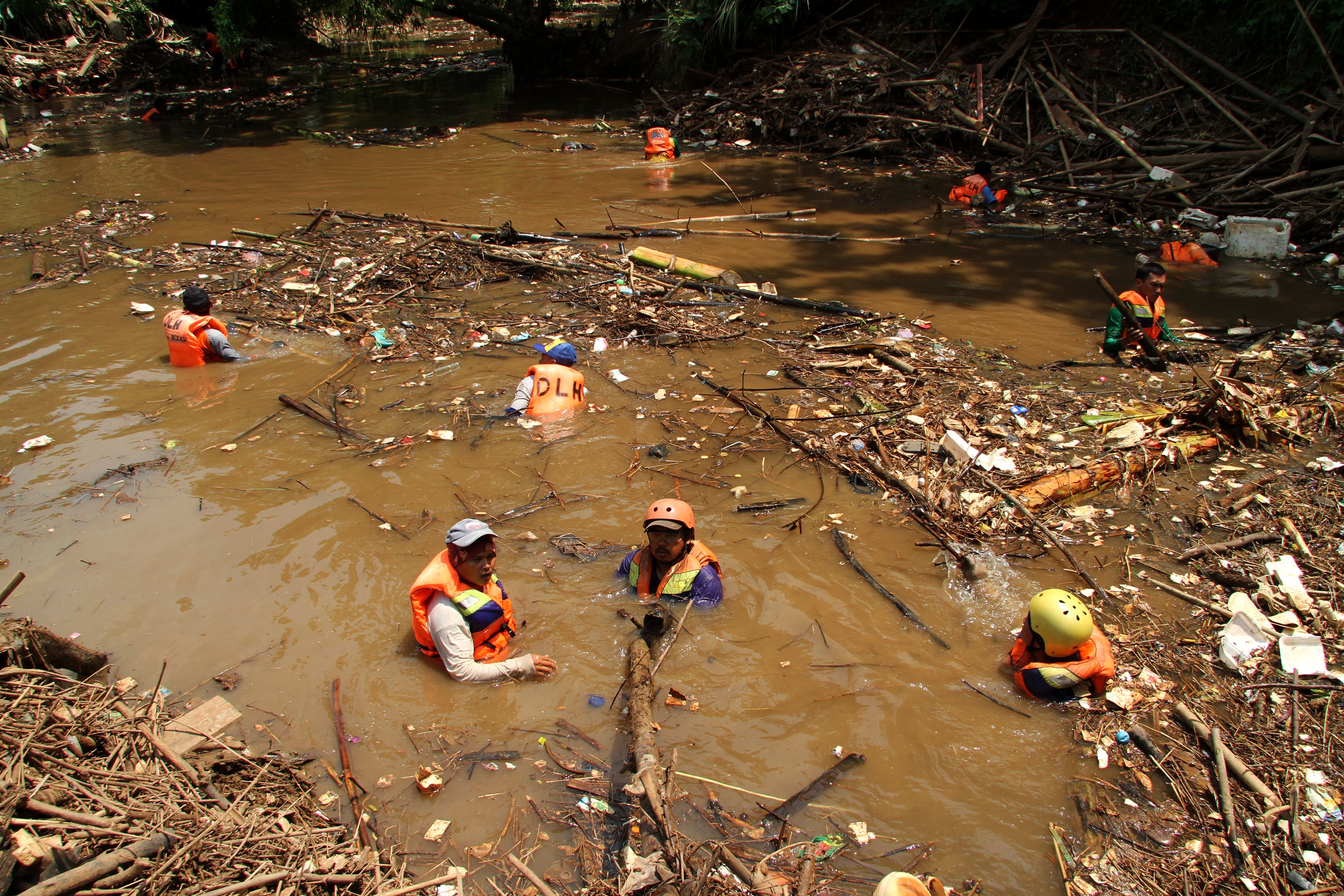 Sungai Cileungsi-Cikeas Tercemar