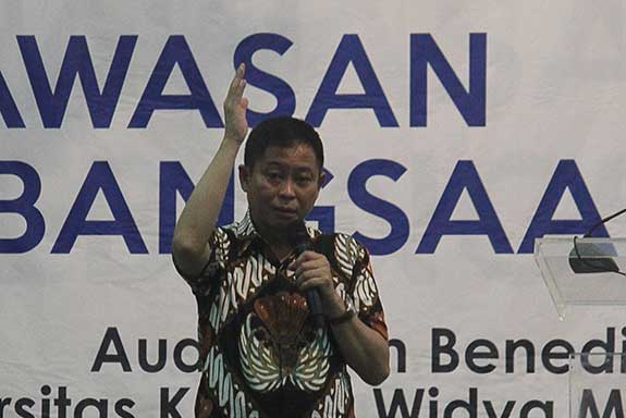 Menteri Energi Sumber Daya Mineral (ESDM) Ignasius Jona