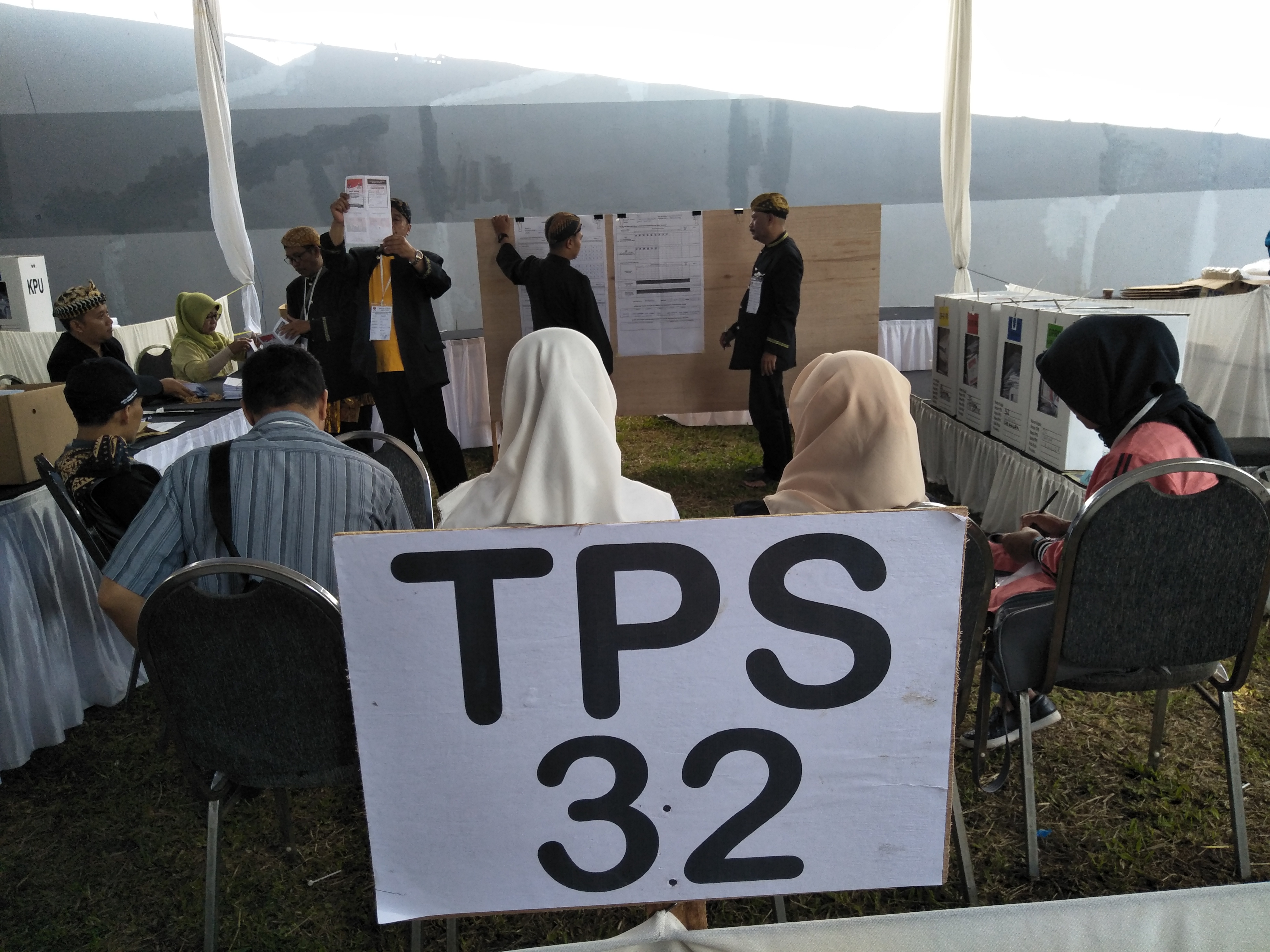 Hingga kini ada 744 TPS di Kota Jayapura belum melakukan pencoblosan 