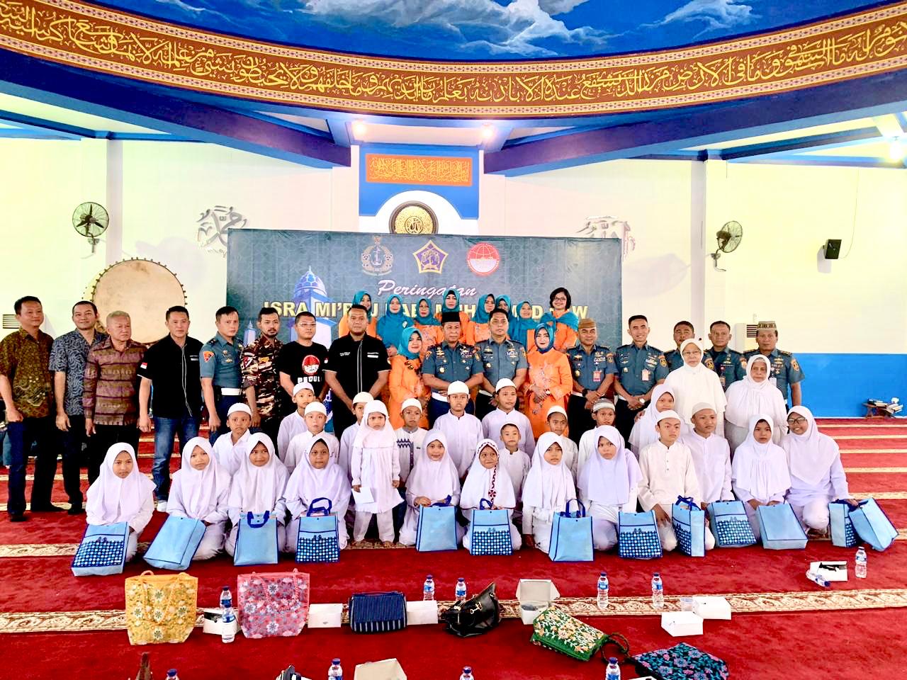 Pelaksanaan bakti sosial Pusomal-IPMI di Masjid biru  An-Nizam Puspomal, Kelapa Gading, Jakarta