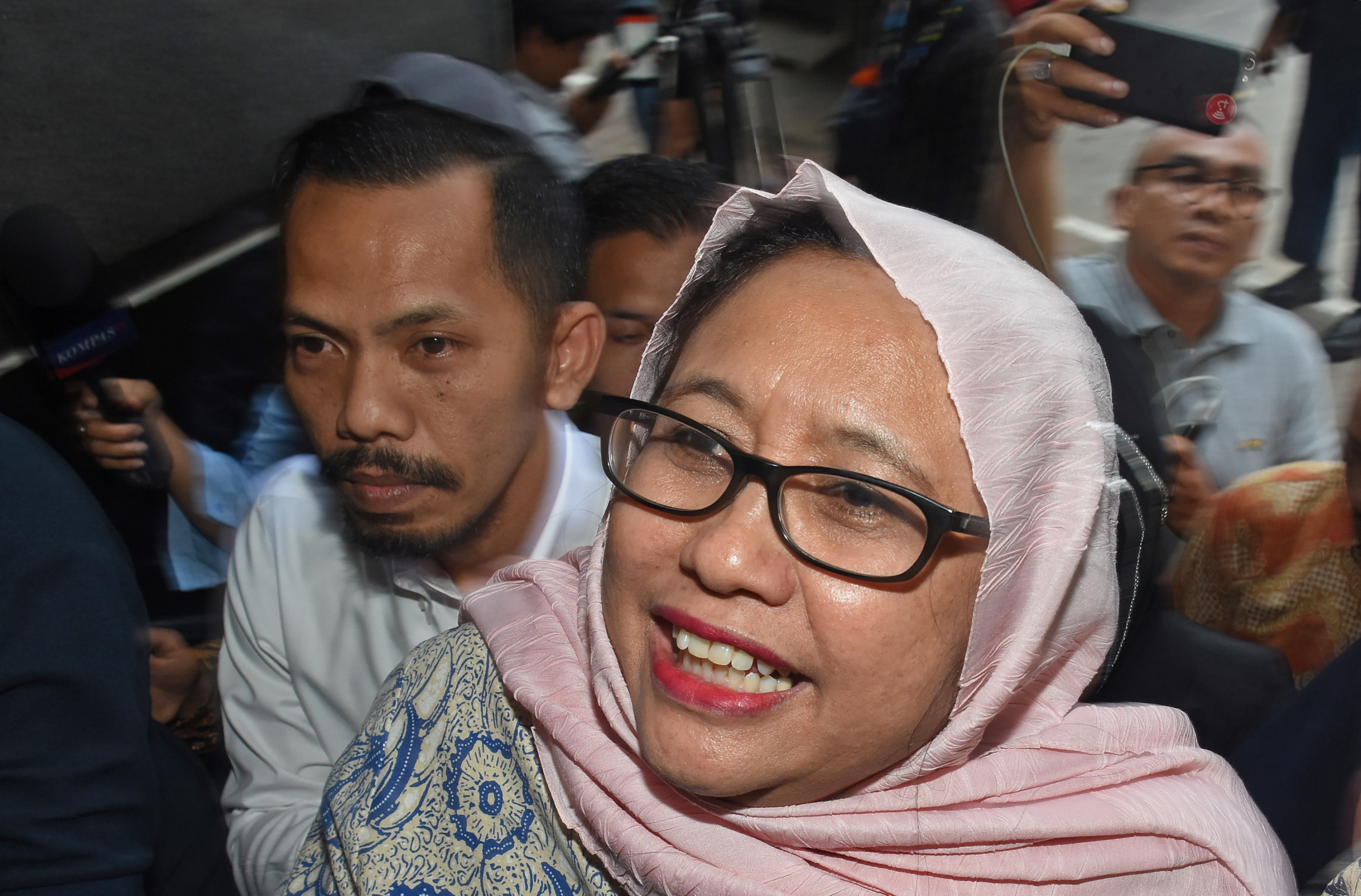 Nanik S Deyang (kanan)