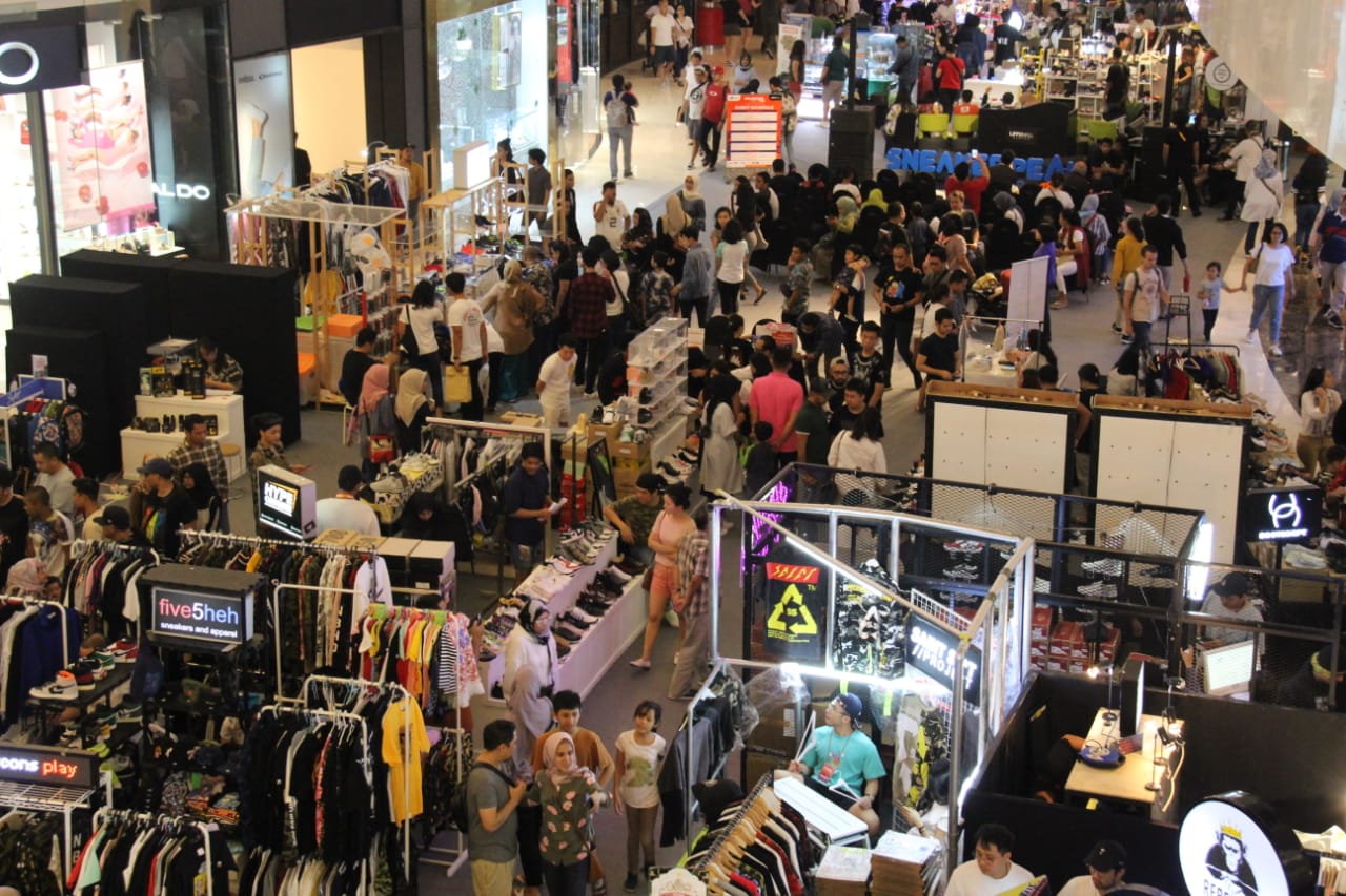 Lippo Mall Kemang menggelar Pesta Sneaker ini mengambil tema 'Crafting Scene'