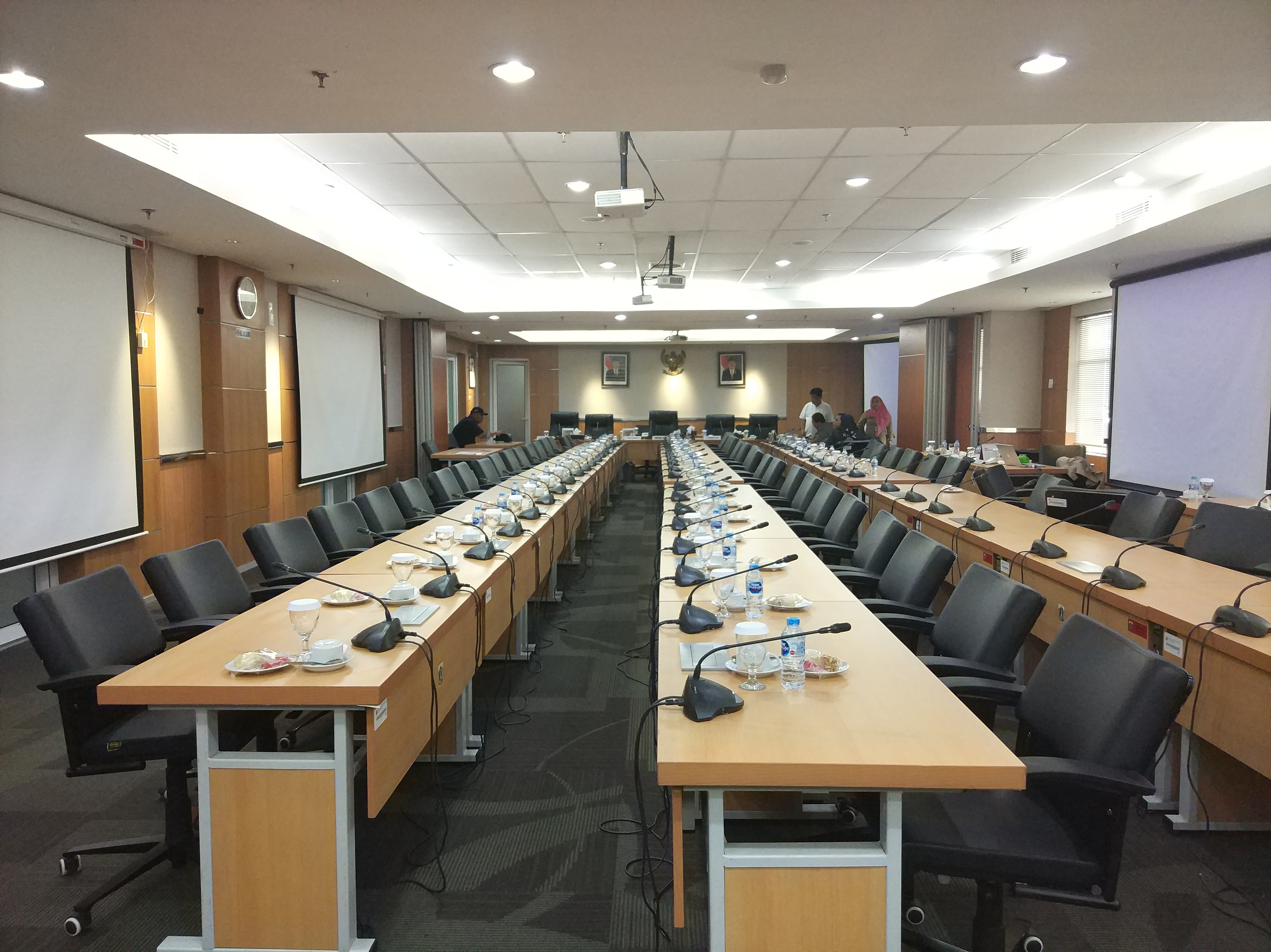 Selepas Pemilu kinerja DPRD DKI semakin melambat. Ruang rapat lantai 3 Gedung DPRD DKI Jakarta kosong pada Senin (22/4).