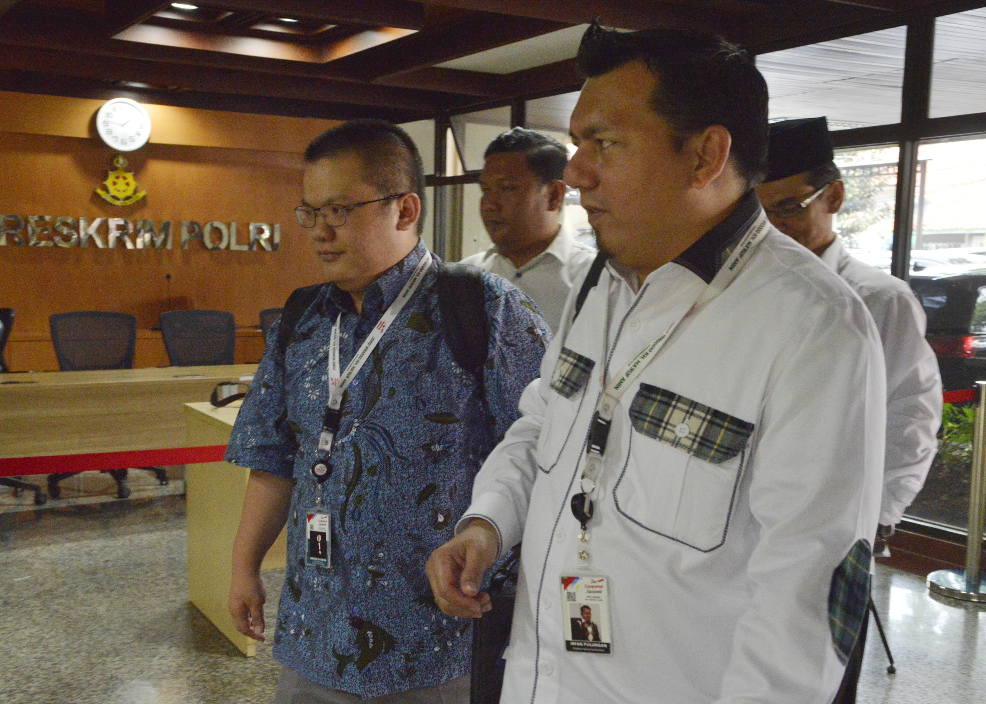 Wakil Direktur Hukum dan Advokasi TKN Jokowi-Amin Pasang Haro Rajagukguk saat melaporkan hoaks surat suara tercoblos