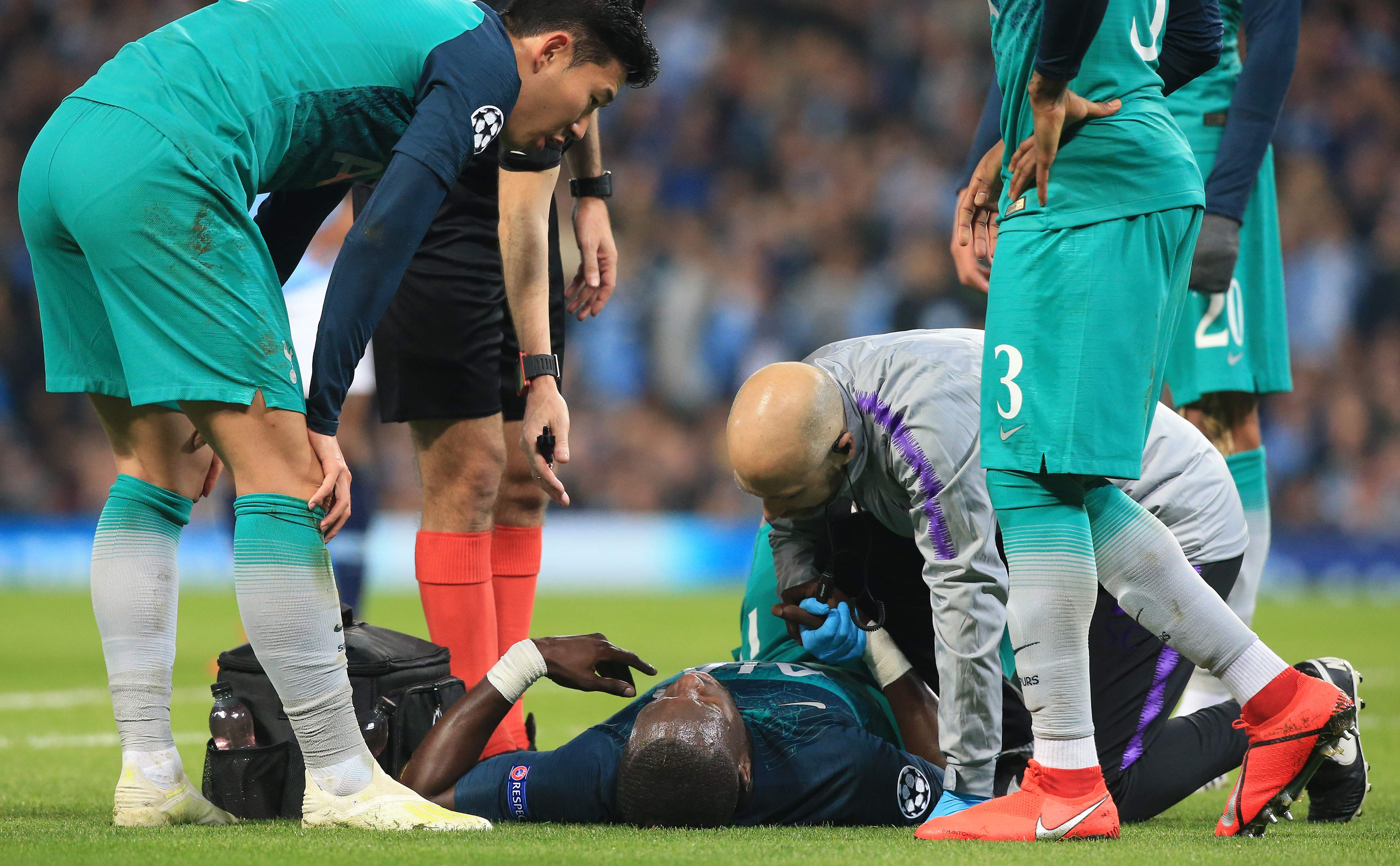 Moussa Sissoko mengalami cedera dalam laga leg kedua perempat final Liga Champions melawan Manchester City.