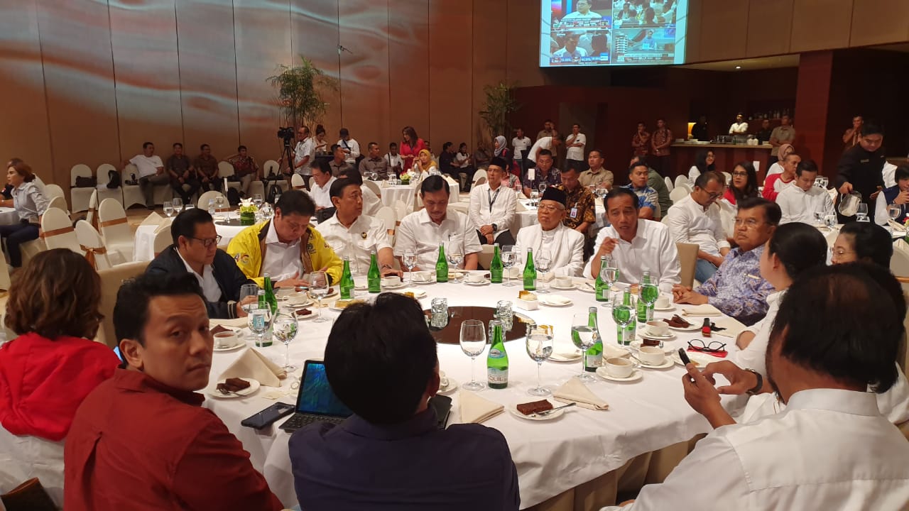 Capres-Cawapres 01 Jokowi-Amin bersama ketua parpol koalisi di Djakarta Theater