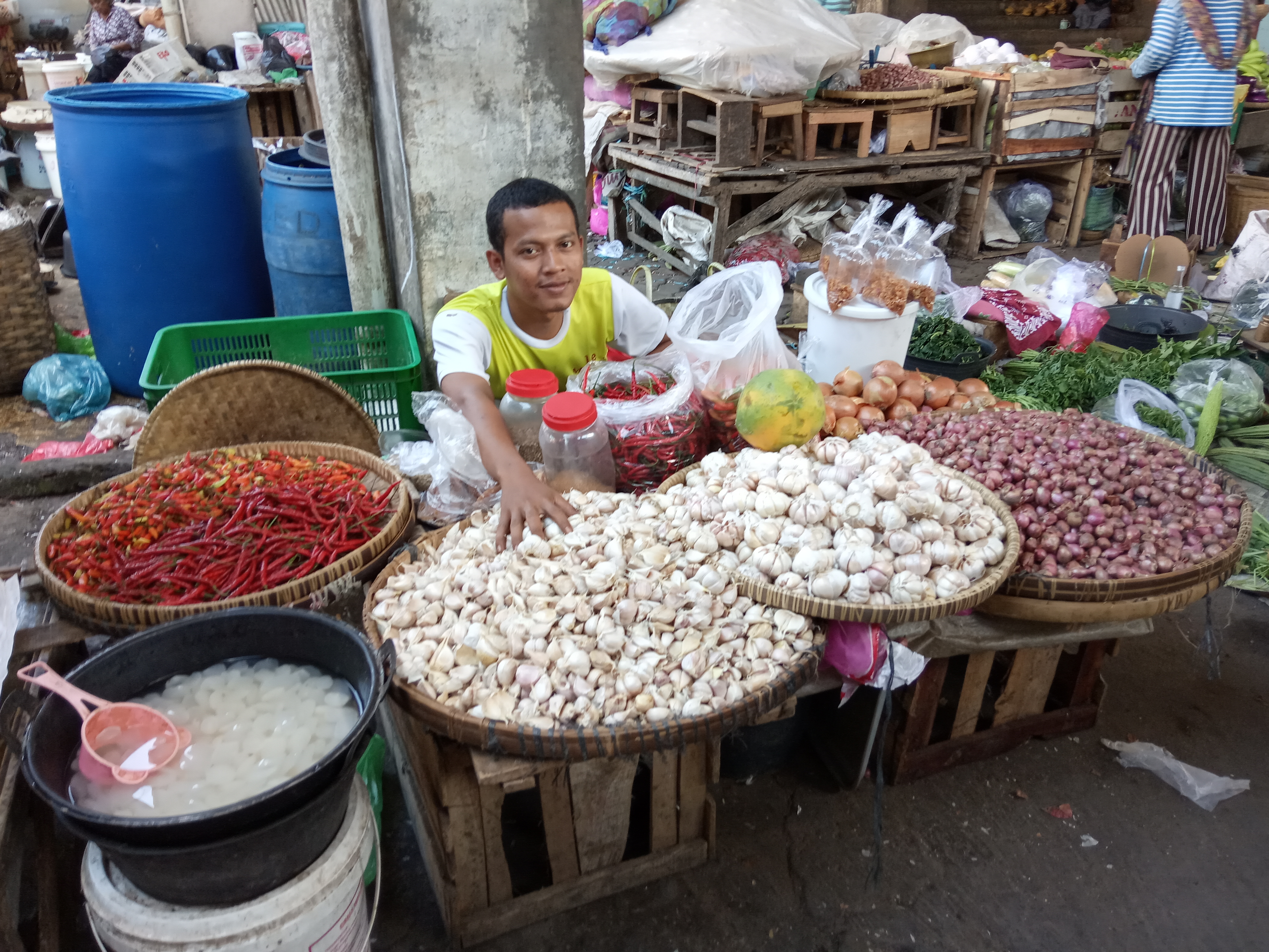 Harga bawang putih di Kupang, NTT menembus Rp70 ribu per kg.