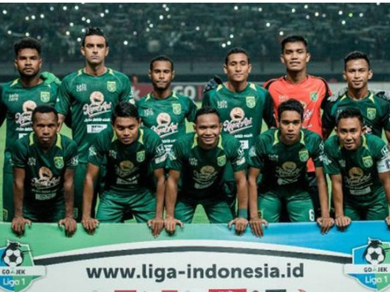 Para pemain kesebelasan Persebaya.
