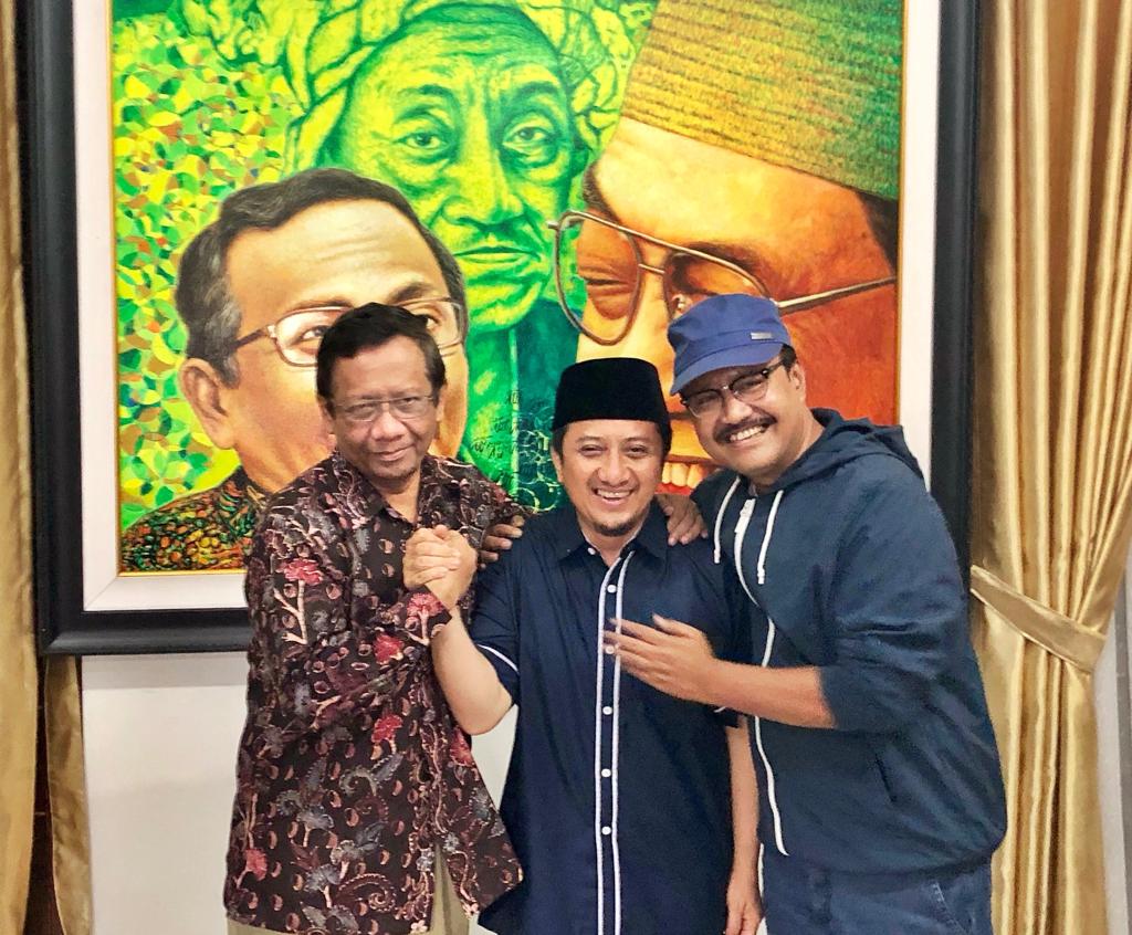 Mahfud MD (kiri) bersama Ustaz Yusuf Mansur (tengah) dan Gus Ipul (kanan) di kantor MMD Initiative