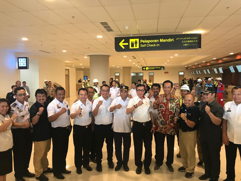 Menteri Perhubungan RI, Budi Karya Sumadi (kedua kanan).