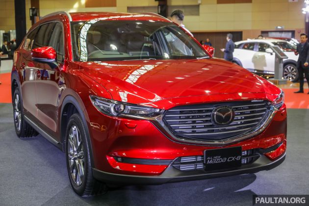  CX-8 berukuran panjang 4.900 mm dengan jarak sumbu roda 2.930 mm, membuatnya lebih panjang 230 mm dari CX-5.