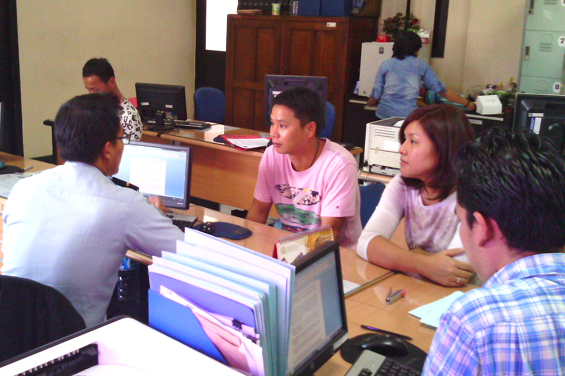 40 WNA dari Taiwan dan Tiongkok ditangkap di Kota Semarang, Jawa Tengah. Mereka melakukan aksi kejahatan pemerasan dan penipuan. 