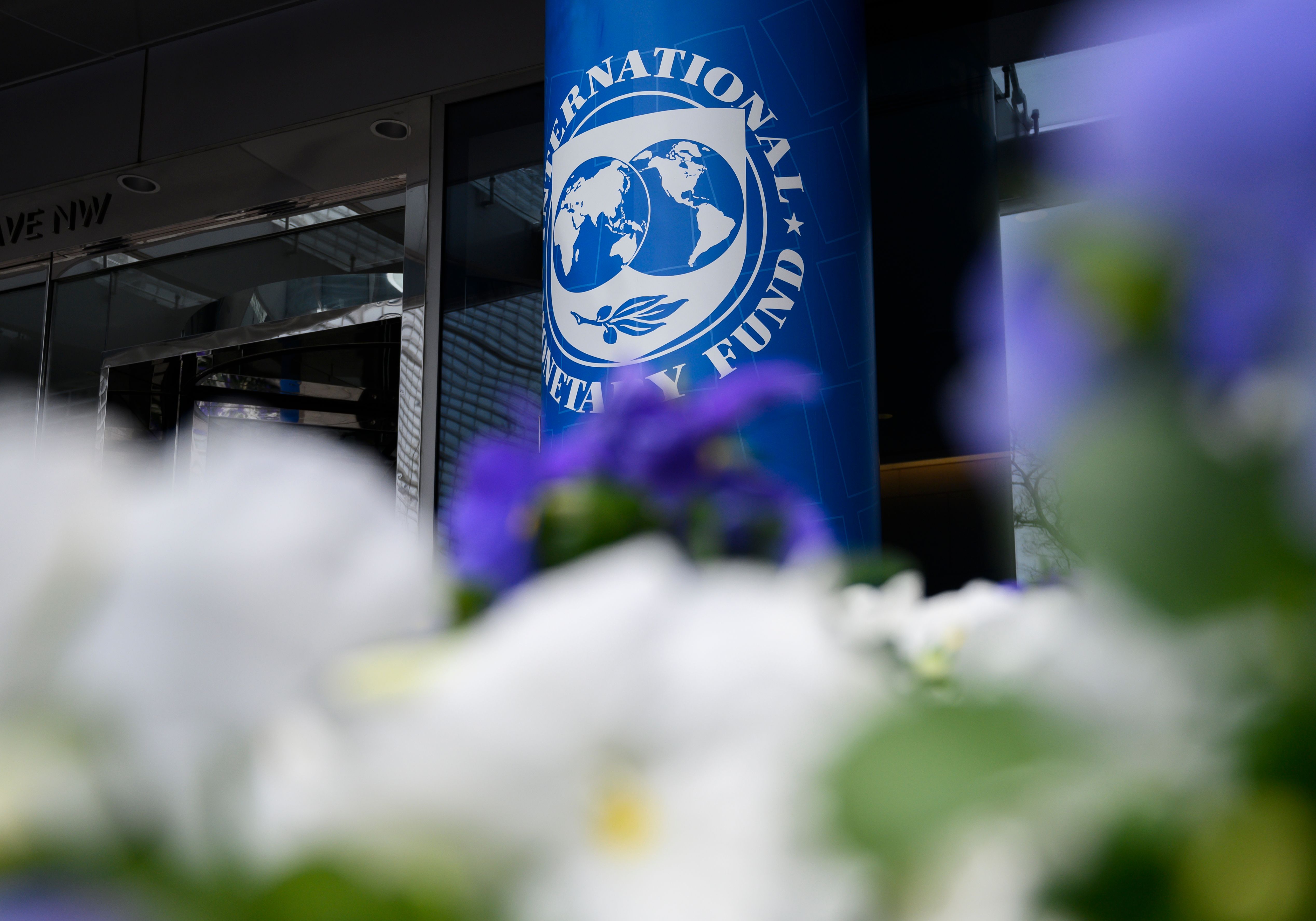 IMF memangkas perkiraan pertumbuhan global 2019.
