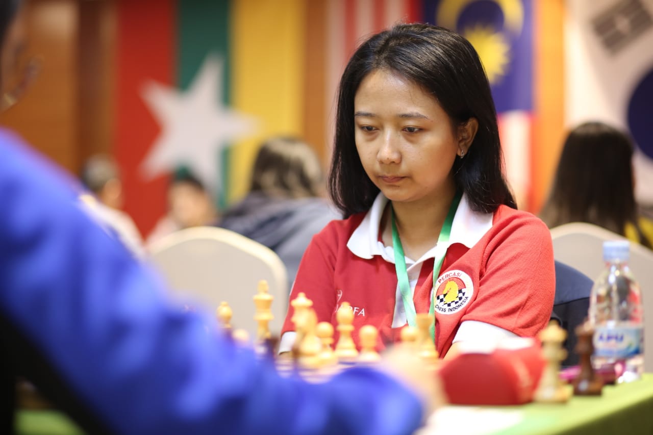 Penampilan pecatur putri Indonesia WIM Irene Kharisma pada babak kedelapan ACC Fide Zone 3.3 di Mongolia.