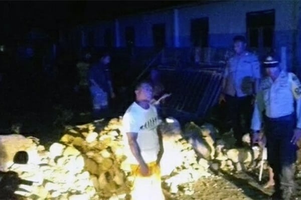 Jalan yang ditutup oleh Caleg gagal di NTT