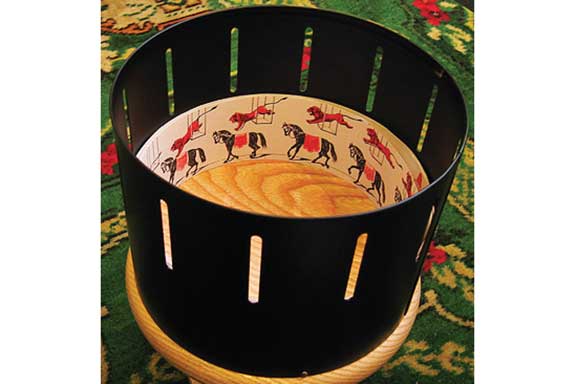 Zoetrope merupakan mesin yang mampu menampilkan gambar animasi bergerak 