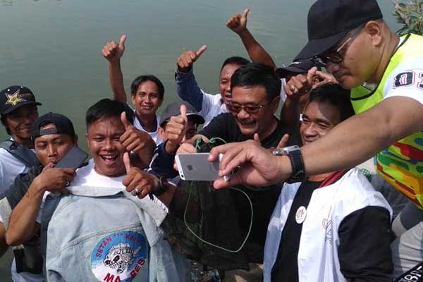  Djarot Saiful Hidayat bersama relawan gelar lomba mancing di Danau Sunter