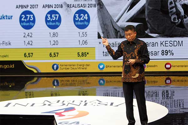 Menteri Energi dan Sumber Daya Mineral (ESDM) Ignasius Jonan memberikan paparan saat Kuliah Umum dengan tema Mewujudkan Energi Berkeadilan y