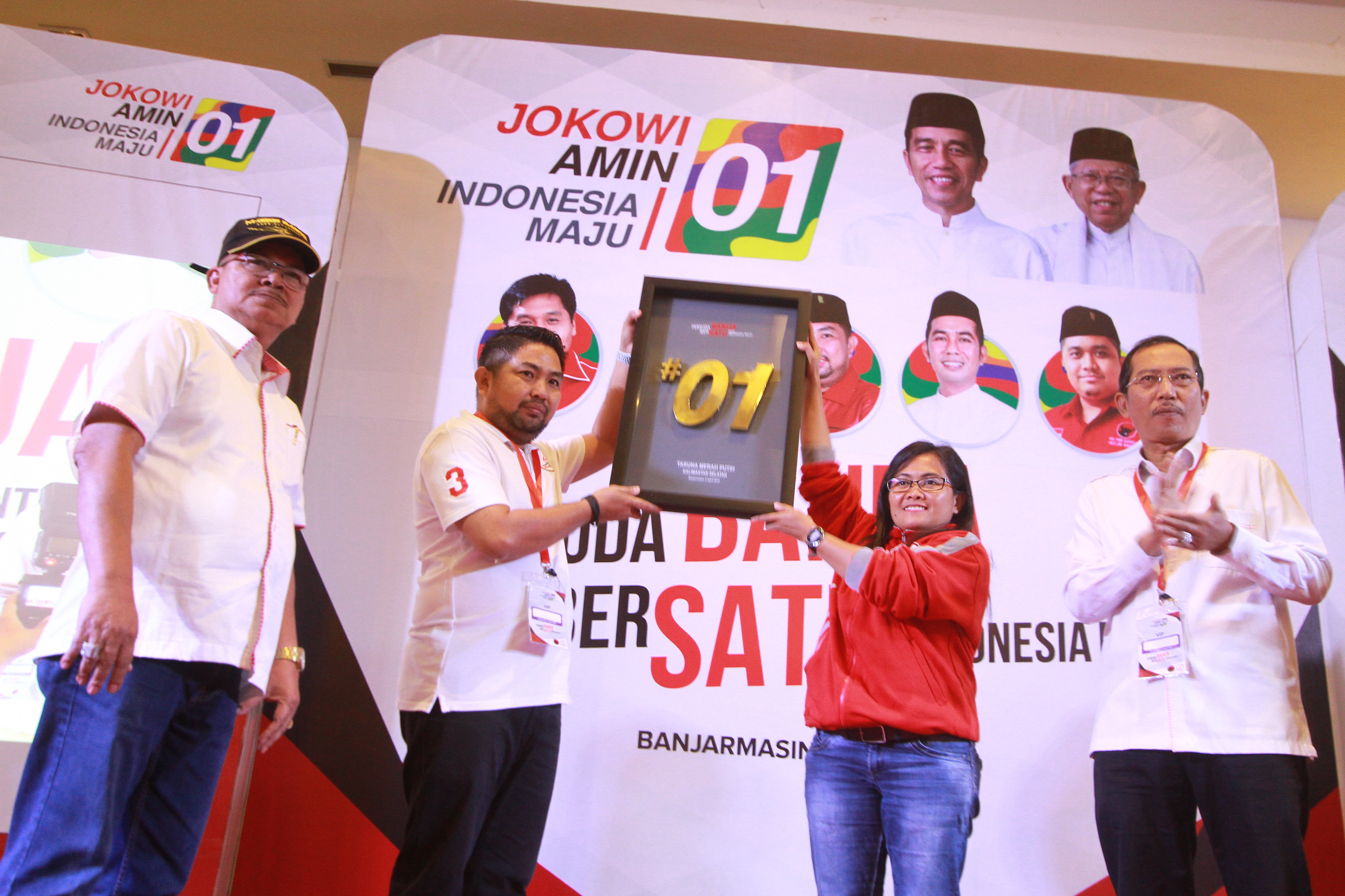 Deklarasi Taruna Merah-putih untuk mendukung Jokowi-Ma'ruf di Banjarmasin, Kalimantan Selatan, Sabtu (6/4)