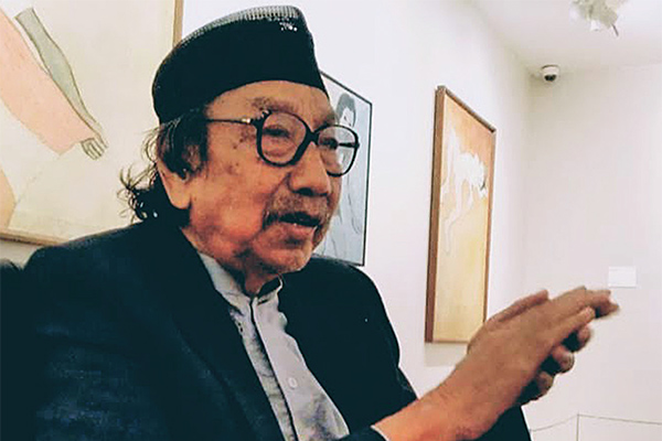 Jeihan Sukmantoro kala memandu jurnalis dalam tur pameran Jeihan, Hari-Hari di Cicadas, di Museum MACAN