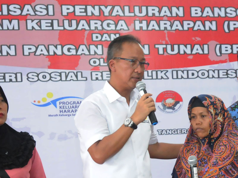 Menteri Sosial Agus Gumiwang Kartasasmita 