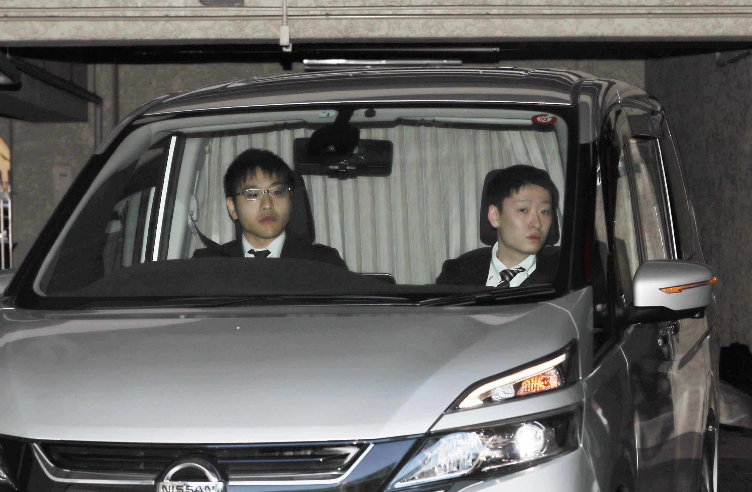 Mobil yang diyakini membawa Ghosn dari kediamannya di Tokyo.